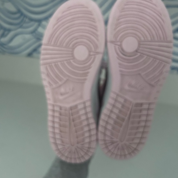 Girls Nike Low Dunks - Picture 5 of 6